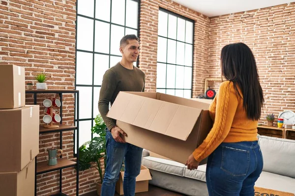 Man Woman Couple Smiling Confident Holding Package New Home — Stock Photo, Image