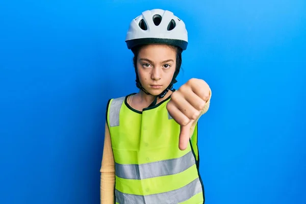 Schöne Brünette Kleine Mädchen Mit Fahrradhelm Und Reflektierende Weste Sehen — Stockfoto