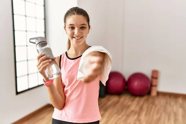 Young Brunette Teenager Wearing Sportswear Holding Water Bottle Smiling Friendly — Stock Photo, Image