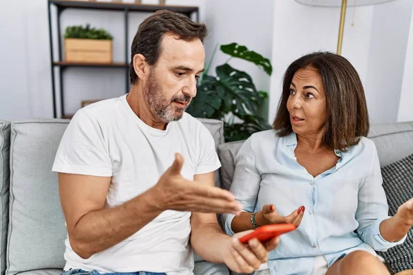 Middle Age Man Woman Couple Problem Infidelity Using Smartphone Home — Stock Photo, Image