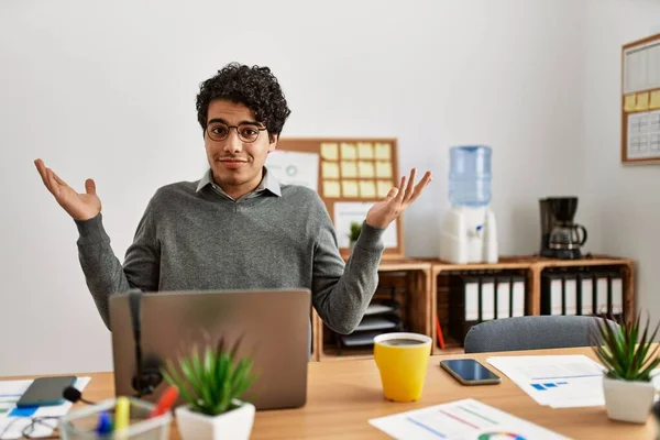 Young Hispanic Man Wearing Business Style Sitting Desk Office Clueless —  Fotos de Stock