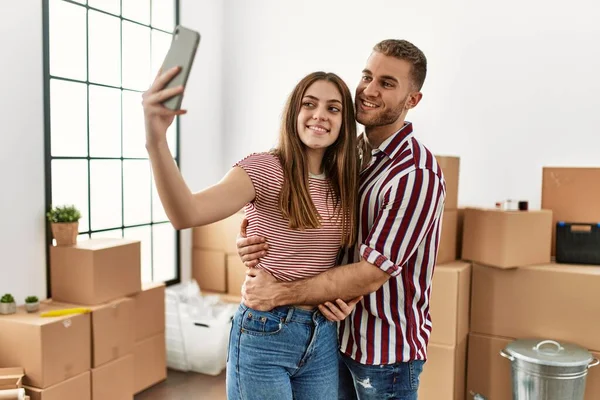Young Caucasian Couple Smiling Happy Make Selfie Smartphone New Home — Stock Photo, Image