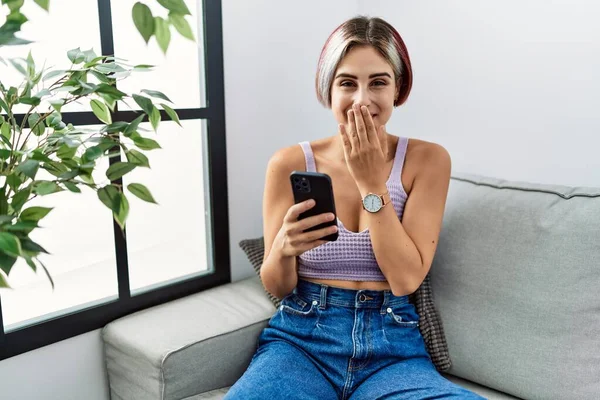Young Beautiful Woman Using Smartphone Typing Message Sitting Sofa Laughing — Stock Photo, Image