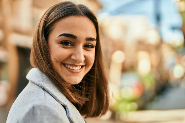 Young Hispanic Girl Smiling Happy Standing City — Stock Photo, Image