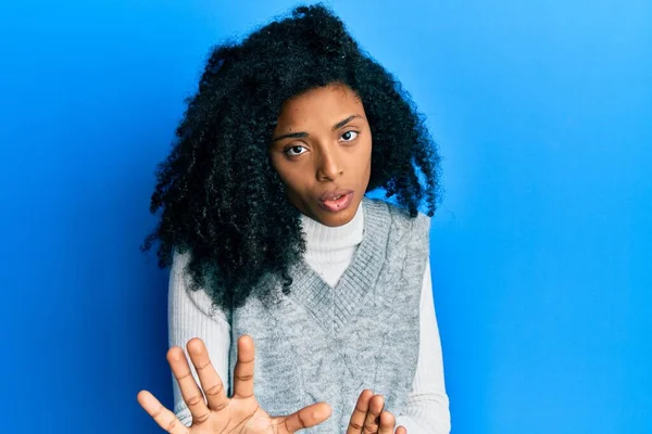 African American Woman Afro Hair Wearing Casual Winter Sweater Moving — Stock Photo, Image