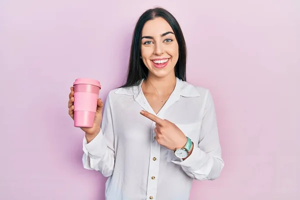 Mulher Bonita Com Olhos Azuis Bebendo Uma Xícara Café Take — Fotografia de Stock