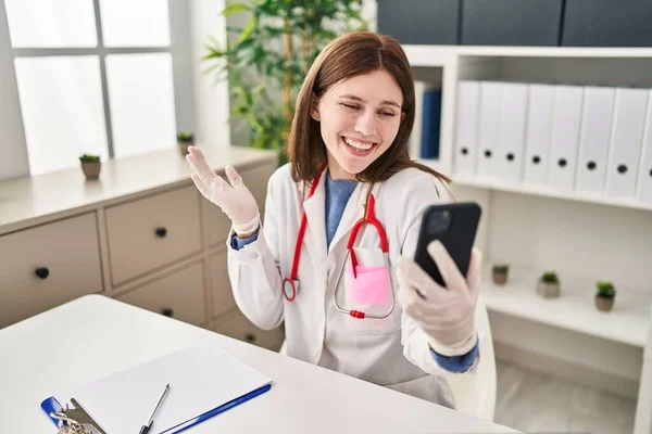 Young Doctor Woman Doing Video Call Smartphone Celebrating Achievement Happy — Stock Photo, Image
