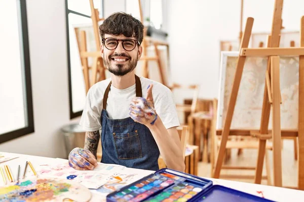 Hispanic Man Beard Art Studio Doing Happy Thumbs Gesture Hand — Stock Photo, Image