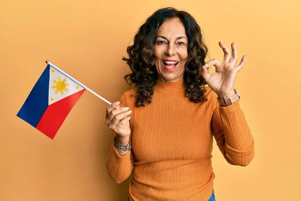 Middle Age Hispanic Woman Holding Philippines Flag Doing Sign Fingers — Stock Photo, Image