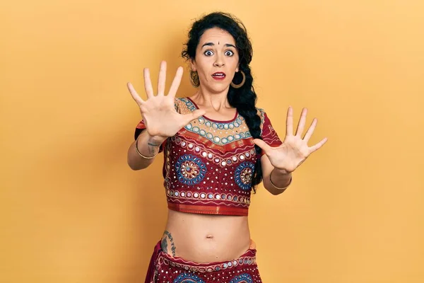 Young Woman Wearing Bindi Bollywood Clothing Afraid Terrified Fear Expression — Stock Photo, Image