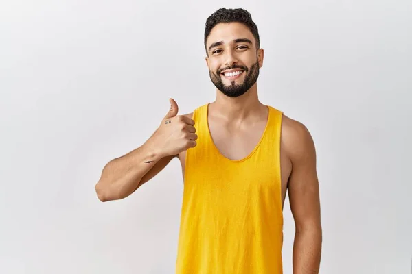 Homem Bonito Jovem Com Barba Sobre Fundo Isolado Fazendo Polegares — Fotografia de Stock