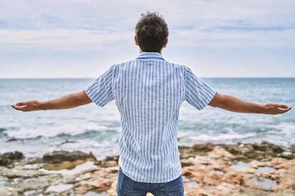 Young Hispanic Man Back View Standing Open Arms Beach — Stock Photo, Image