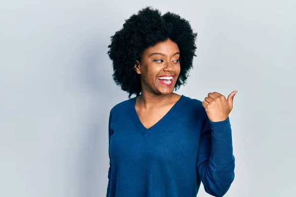 Young African American Woman Wearing Casual Clothes Pointing Thumb Side — Stock Photo, Image