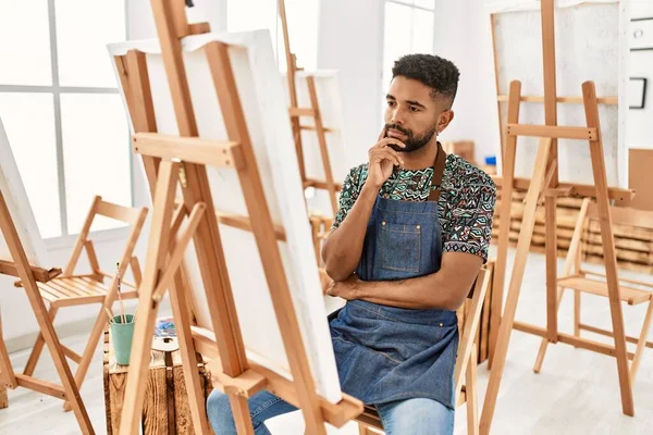 Jeune Artiste Afro Américain Concentré Peinture Atelier Art — Photo