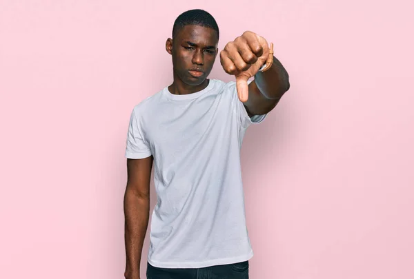 Young African American Man Wearing Casual White Shirt Looking Unhappy — 图库照片