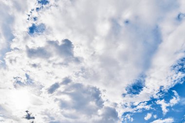 Güzel mavi gökyüzü resmi