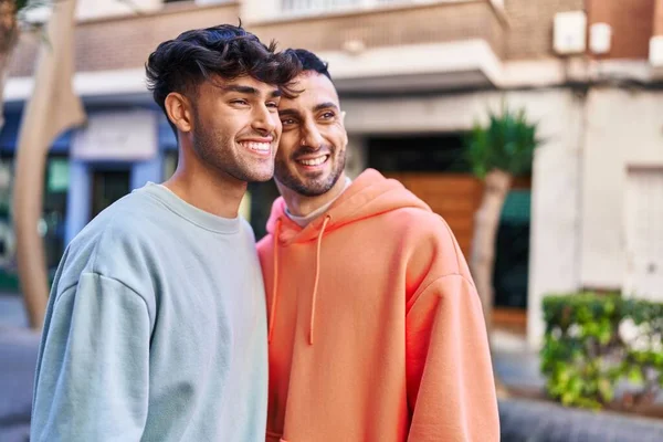 Dois Homens Casal Juntos Rua — Fotografia de Stock