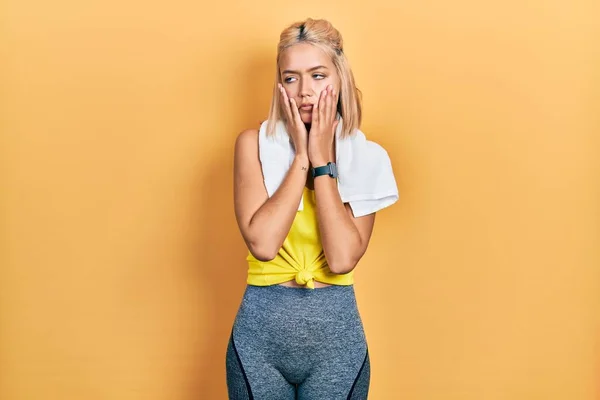 Beautiful Blonde Sports Woman Wearing Workout Outfit Tired Hands Covering — Stockfoto