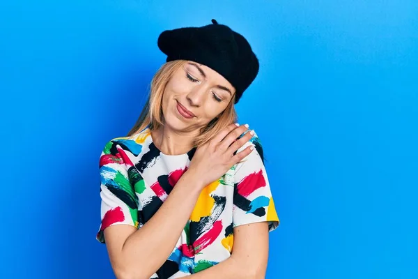 Young Caucasian Woman Wearing French Look Beret Hugging Oneself Happy — Photo