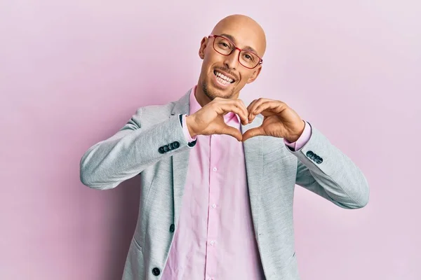 Hombre Calvo Con Barba Vistiendo Ropa Negocios Gafas Sonriendo Amor — Foto de Stock