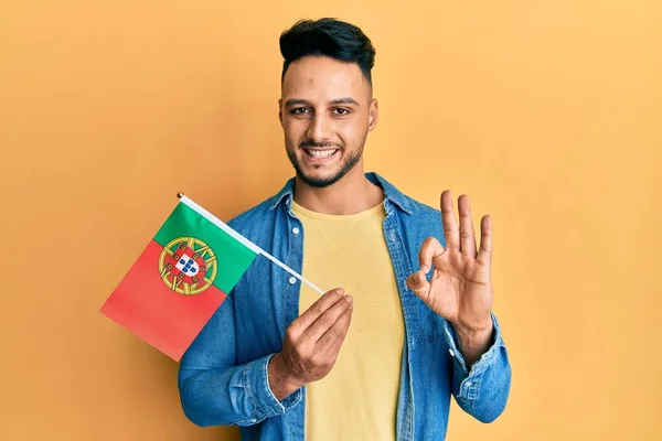 Hombre Árabe Joven Sosteniendo Bandera Portugal Haciendo Signo Con Los —  Fotos de Stock