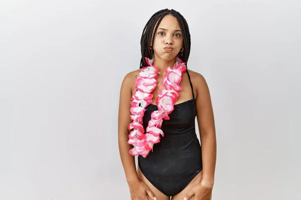 Young African American Woman Wearing Swimsuit Hawaiian Lei Puffing Cheeks — Zdjęcie stockowe