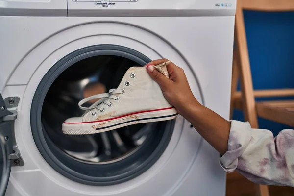 Young African American Woman Washing Sneakers Laundry — Stok fotoğraf