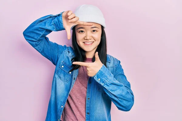 Young Chinese Girl Wearing Cute Wool Cap Smiling Making Frame — Stock Photo, Image