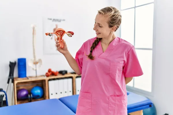 Young Caucasian Woman Wearing Physiotherapist Uniform Holding Anatomical Model Uterus — Stock Photo, Image