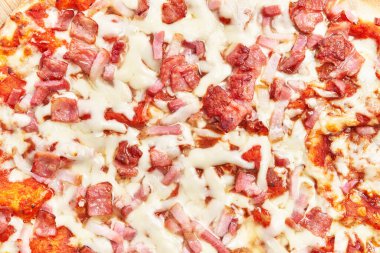  Bekar İtalyan pastırmalı pizza.