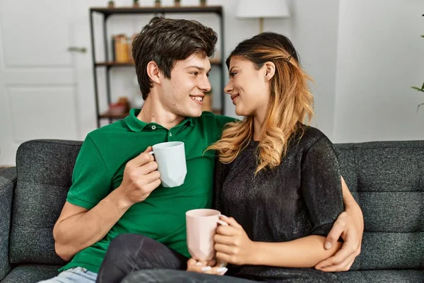 Young Caucasian Couple Smiling Happy Drinking Cup Coffee Home — Stock Photo, Image