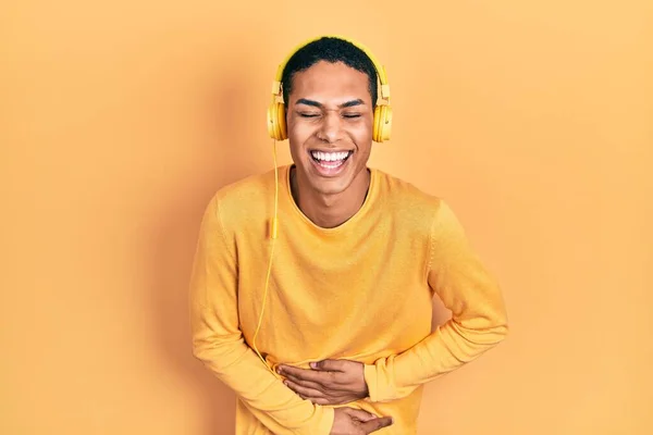 Young African American Guy Listening Music Using Headphones Smiling Laughing — Foto Stock