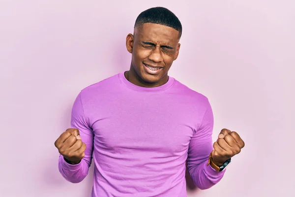 Young Black Man Wearing Casual Pink Sweater Very Happy Excited —  Fotos de Stock