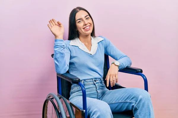 Hermosa Mujer Con Ojos Azules Sentada Silla Ruedas Renunciando Decir — Foto de Stock