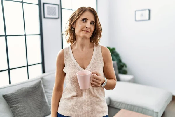 Middle Age Woman Drinking Cup Coffee Home Smiling Looking Side — Photo