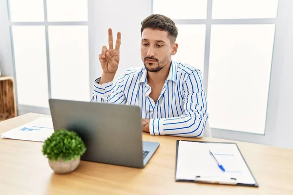 Young Handsome Man Beard Working Office Using Computer Laptop Showing — Stockfoto