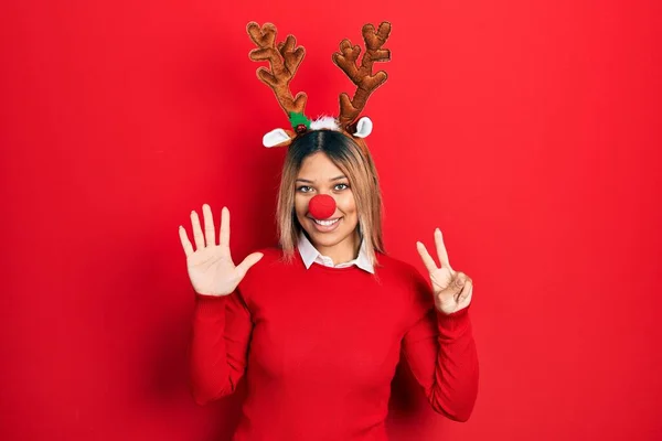 Beautiful Hispanic Woman Wearing Deer Christmas Hat Red Nose Showing — Stok fotoğraf