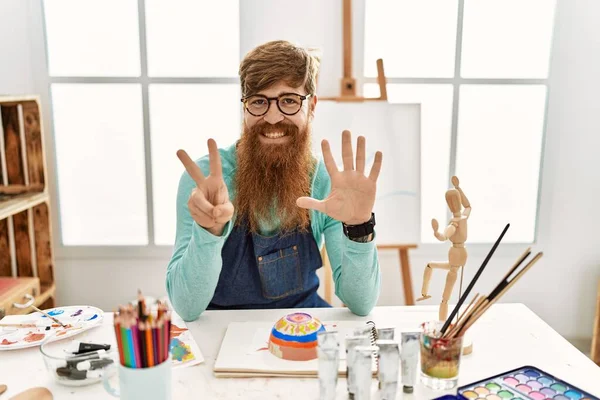 Redhead Man Long Beard Painting Clay Bowl Art Studio Showing — 图库照片