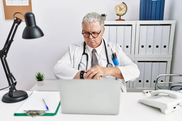 Senior Caucasian Man Wearing Doctor Uniform Stethoscope Clinic Checking Time — Stock Photo, Image