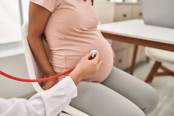 Young Latin Woman Pregnant Doctor Auscultating Belly Clinic — Stock Photo, Image