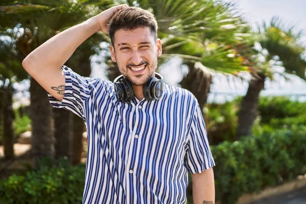 Young Handsome Man Listening Music Using Headphones Outdoors Confuse Wonder — Fotografia de Stock