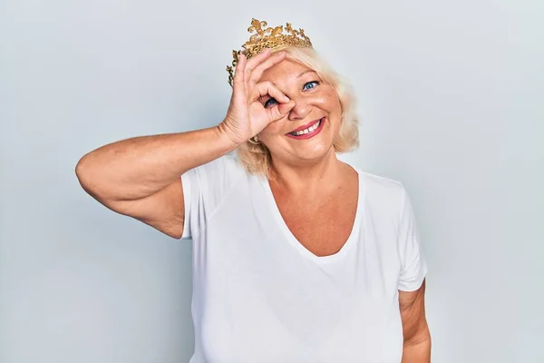 Middle Age Blonde Woman Wearing Queen Crown Smiling Happy Doing — стоковое фото