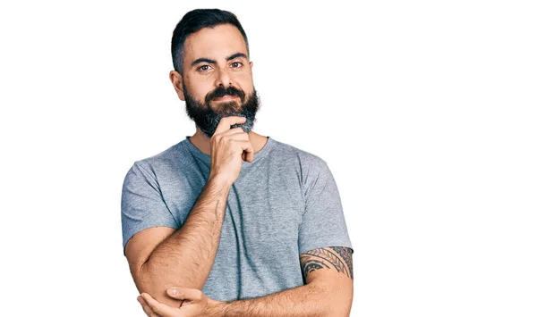Hispanic Man Beard Wearing Casual Grey Shirt Smiling Looking Confident — ストック写真