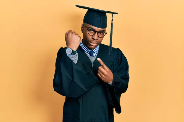 Young African American Man Wearing Graduation Cap Ceremony Robe Hurry — Stock Photo, Image