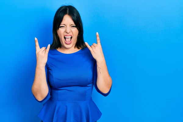 Young Hispanic Woman Wearing Casual Clothes Shouting Crazy Expression Doing — Stock Photo, Image