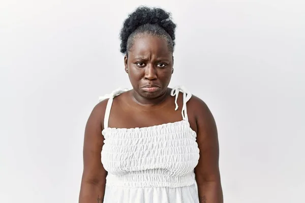 Jeune Femme Africaine Debout Sur Fond Blanc Isolé Déprimé Inquiet — Photo