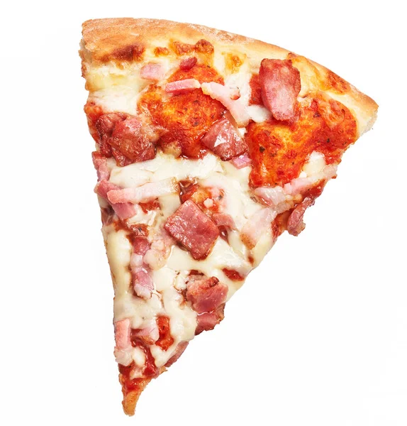  Beyaz izole arka planda İtalyan pastırmalı pizza dilimi.