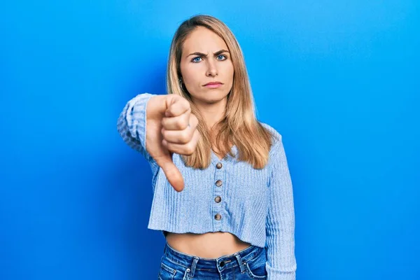 Junge Kaukasische Frau Lässiger Kleidung Die Unglücklich Und Wütend Aussah — Stockfoto