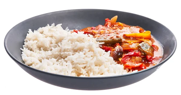 Prato Delicioso Arroz Legumes Molho Tomate Sobre Fundo Isolado Branco — Fotografia de Stock