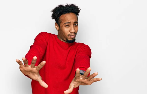 Jovem Afro Americano Com Barba Vestindo Camisola Inverno Casual Fazendo — Fotografia de Stock